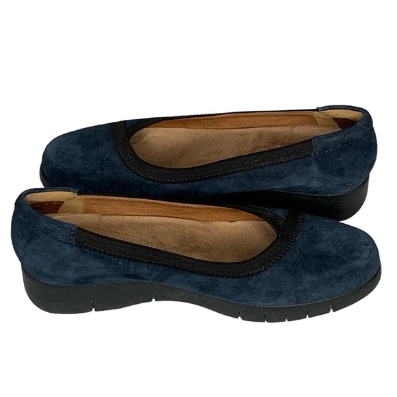 Clarks Artisan blue‎ suede flat with 1 1/4” wedge sole. Size 8.5 runs long. - Picture 3 of 10